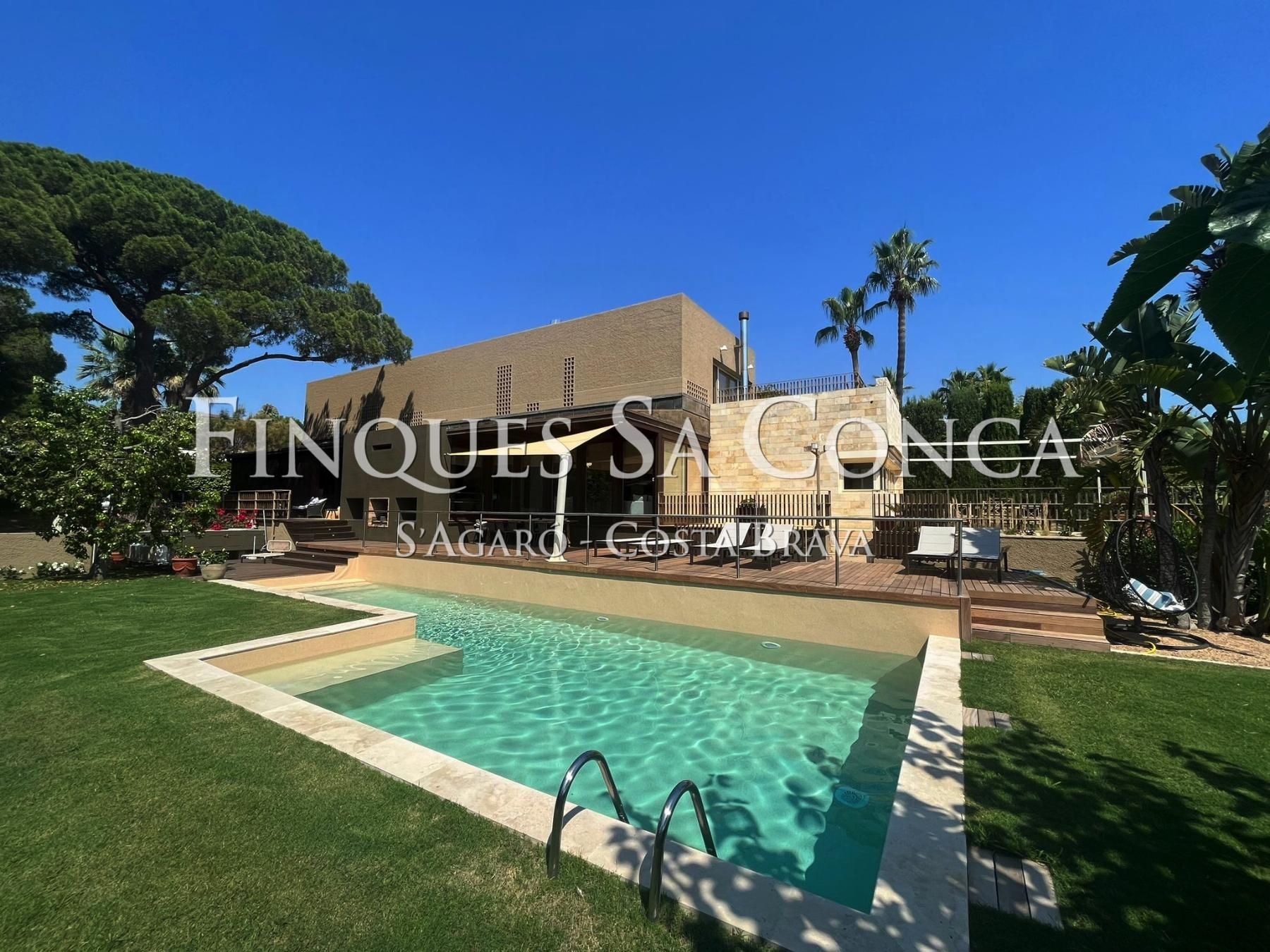 Vista exterior de Casa o xalet en venda en Castell-Platja d'Aro amb Piscina