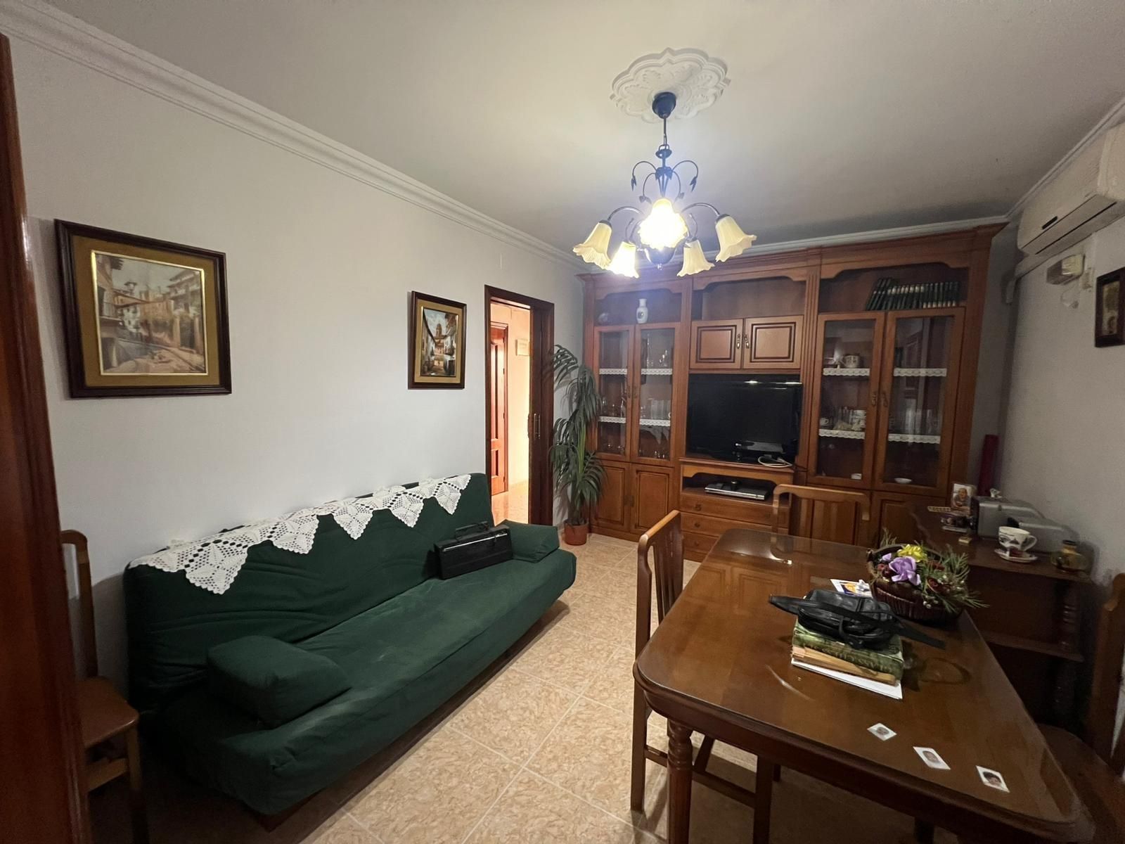 Sala d'estar de Casa adosada en venda en  Madrid Capital