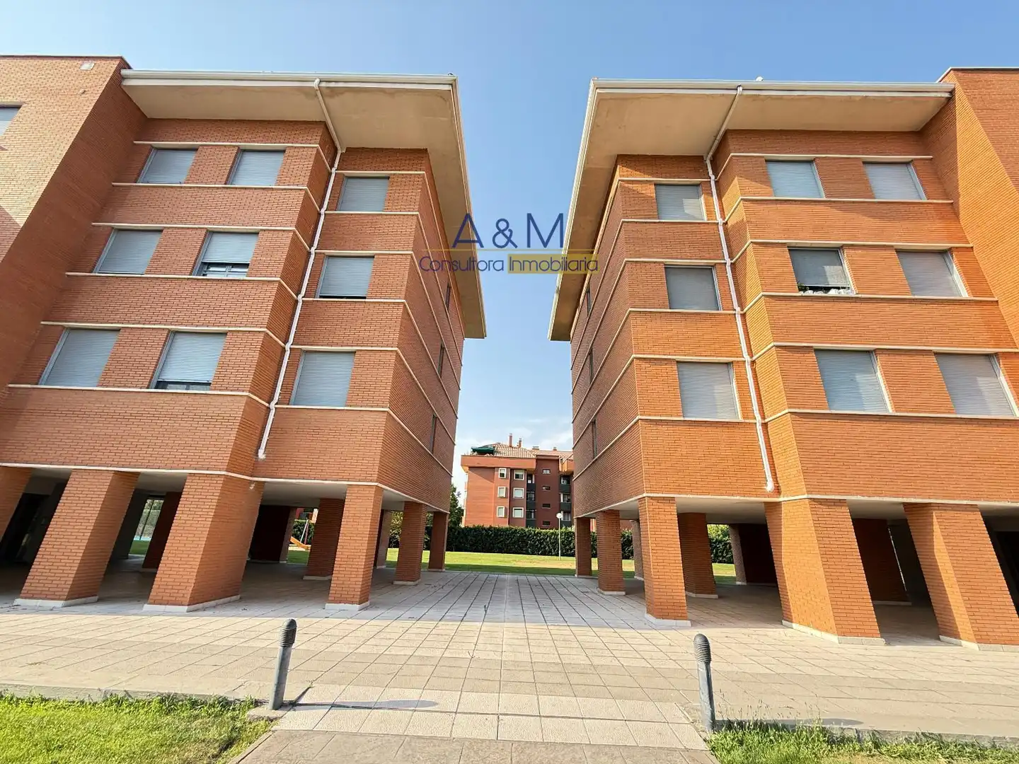 Vista exterior de Ático en venta en Valladolid con Calefacción, Parquet y Terraza
