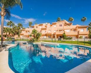 Vista exterior de Apartament en venda en Marbella amb Aire condicionat, Calefacció i Jardí privat