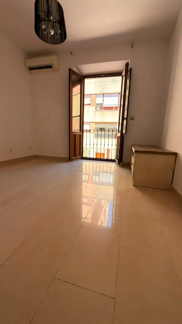 Sala d'estar de Apartament de lloguer en Granada amb Moblat, Rentadora i Microones