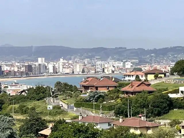 Vista exterior de Casa o xalet en venda en Gijón  amb Calefacció i Terrassa