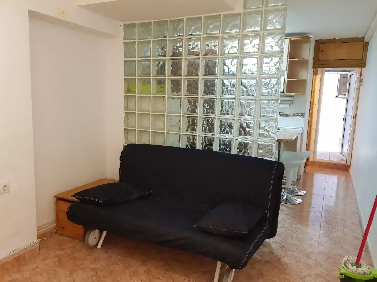 Sala d'estar de Pis en venda en L'Hospitalet de Llobregat amb Aire condicionat