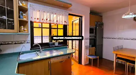 Cuina de Casa adosada en venda en San Cristóbal de la Laguna amb Aire condicionat, Jardí privat i Terrassa