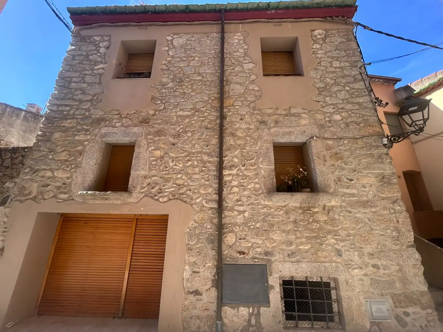 Casa rústica amb terrassa en venda a Carrer de les Dòmines 16