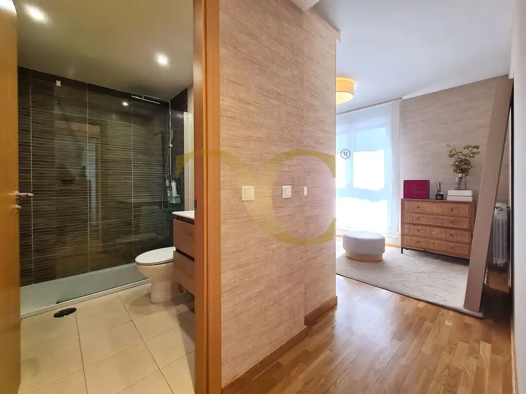 Piso en venta en Oviedo  con Calefacción, Terraza y Trastero