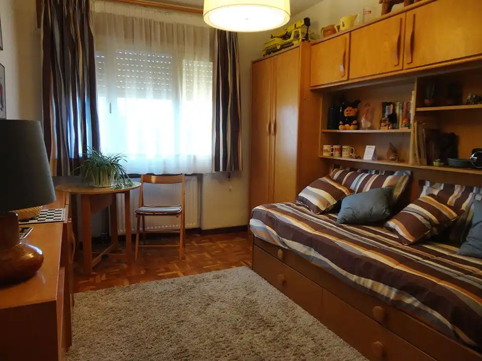 Habitación de Piso en venta en Salas de los Infantes con Calefacción, Terraza y Amueblado
