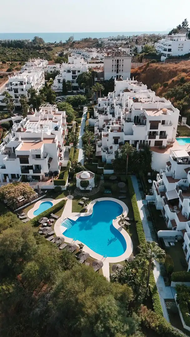 Vista exterior de Apartamento de alquiler en Estepona con Aire acondicionado, Terraza y Piscina