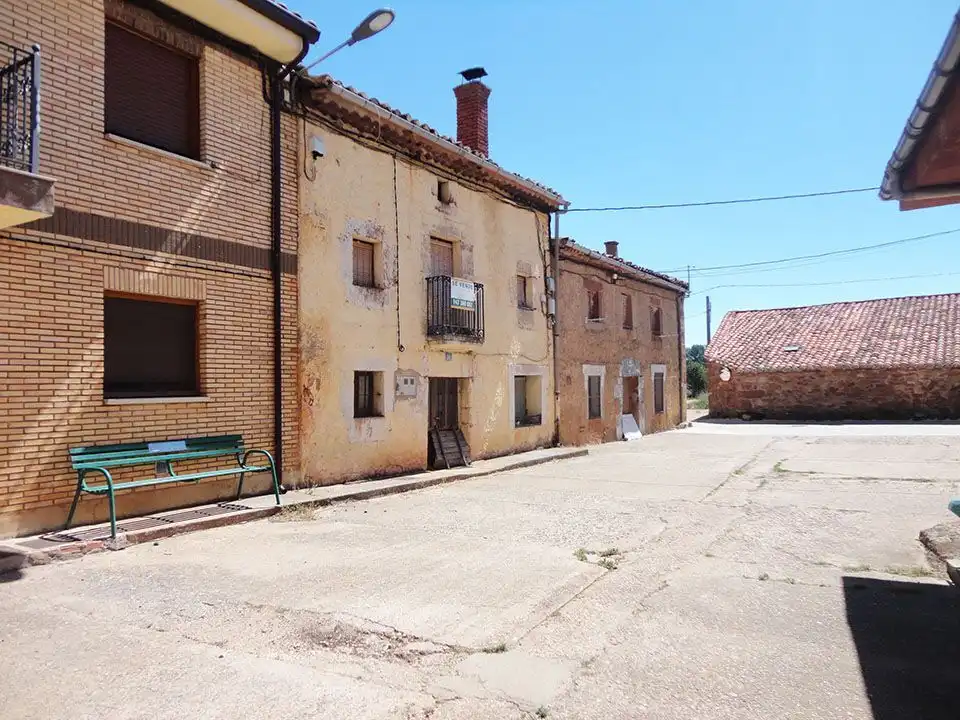 Exterior view of Country homes for sale in La Revilla y Ahedo 