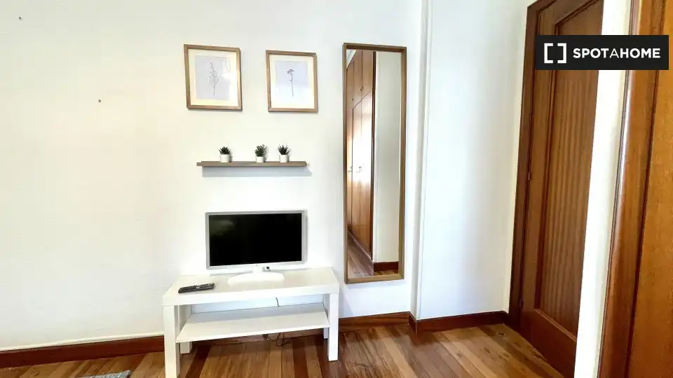 Sala d'estar de Pis per a compartir en Bilbao  amb Aire condicionat, Terrassa i Moblat