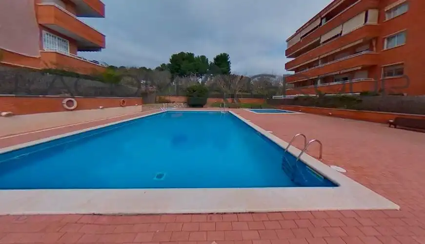 Piscina de Pis en venda en Viladecans amb Aire condicionat, Calefacció i Balcó
