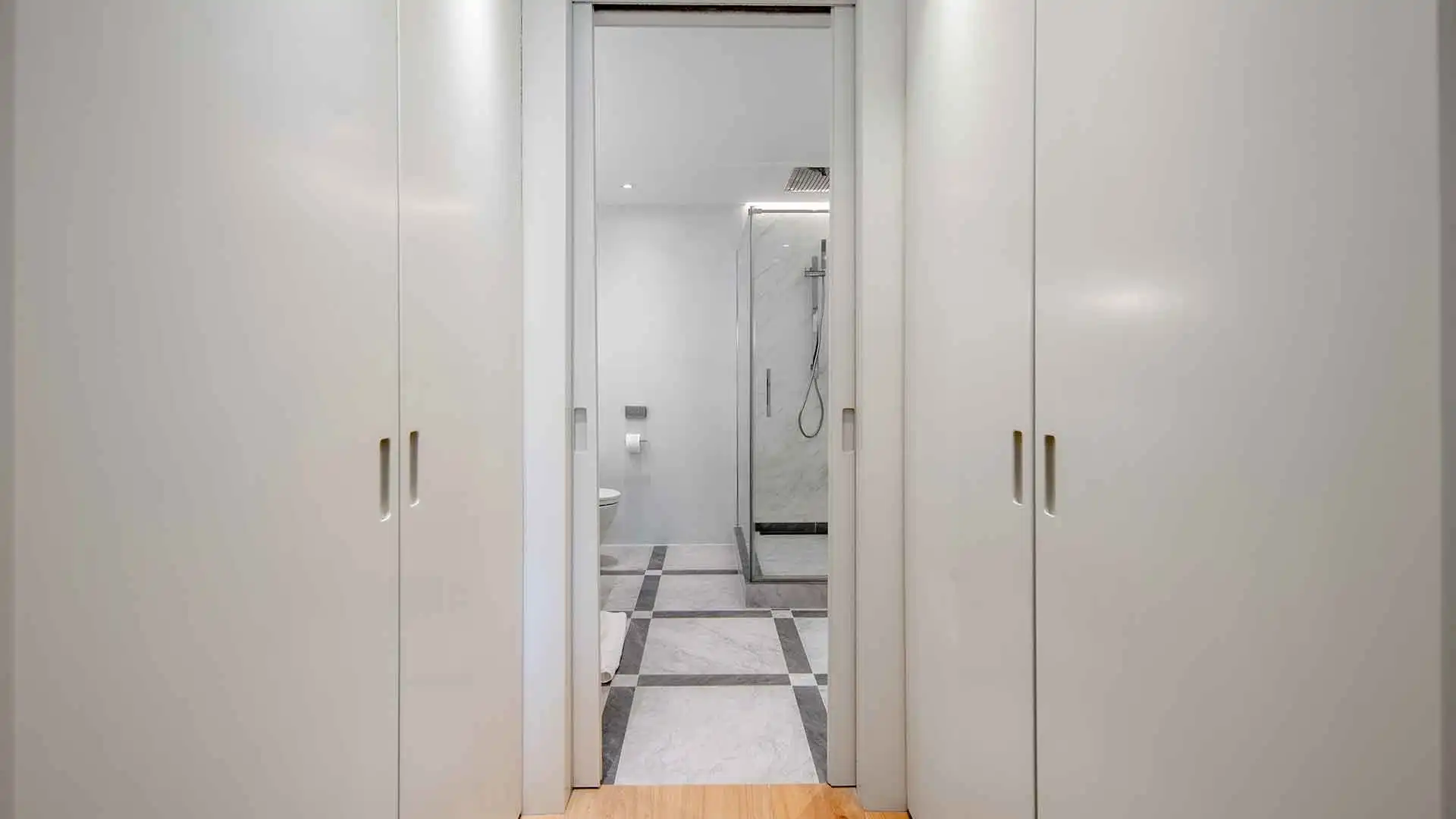 Baño de Apartamento en venta en Marbella con Aire acondicionado, Terraza y Piscina