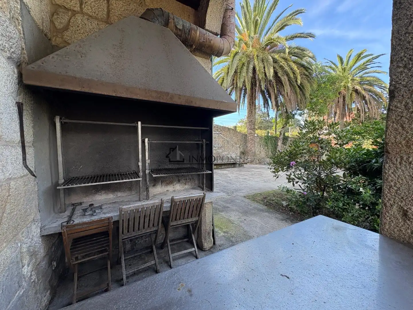 Terrassa de Casa o xalet en venda en Pontevedra Capital  amb Jardí privat