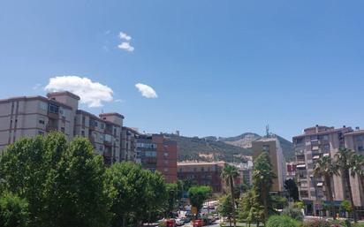 Außenansicht von Wohnung miete in  Jaén Capital mit Klimaanlage und Balkon