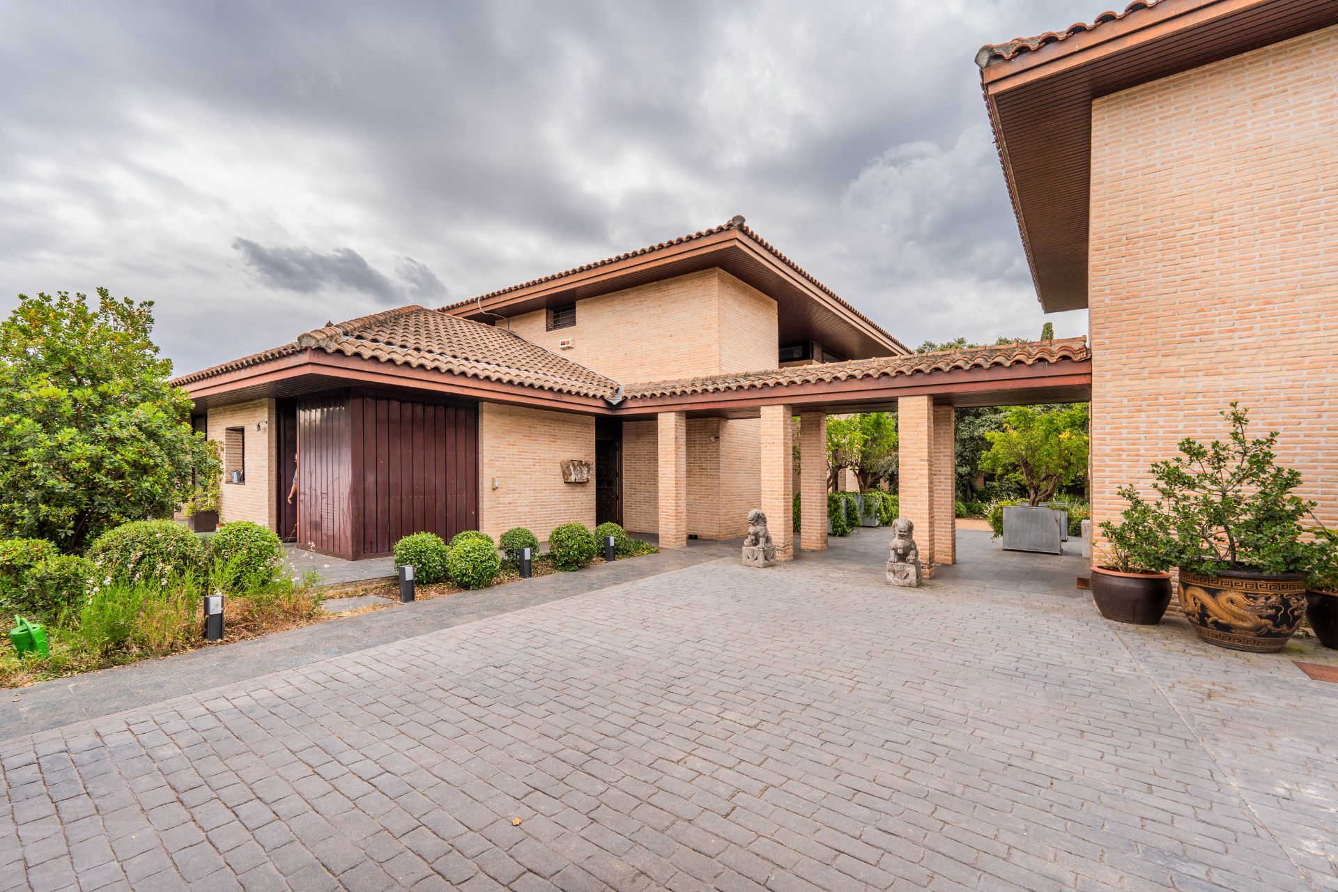 Vista exterior de Casa o xalet en venda en Torrelodones amb Aire condicionat, Calefacció i Jardí privat