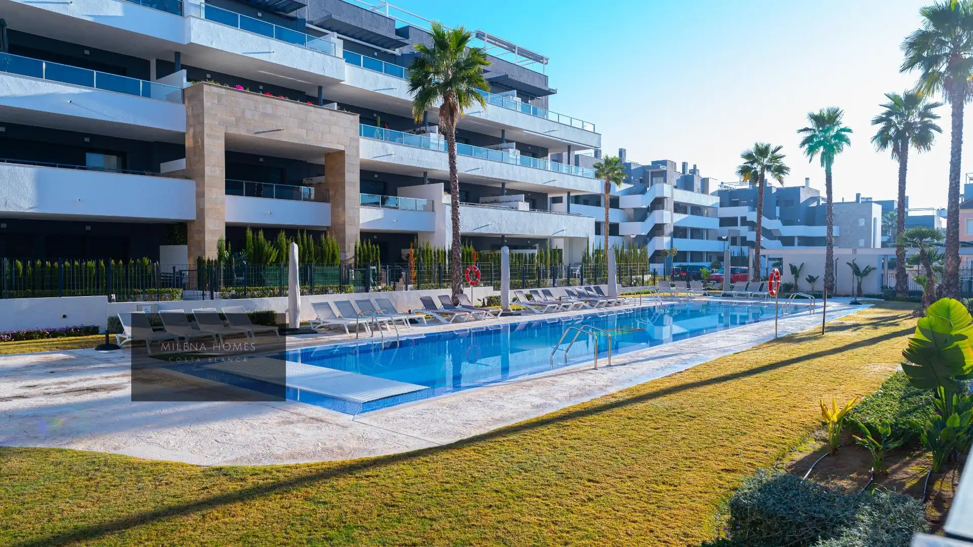 Vista exterior de Apartament en venda en Orihuela amb Aire condicionat, Calefacció i Jardí privat