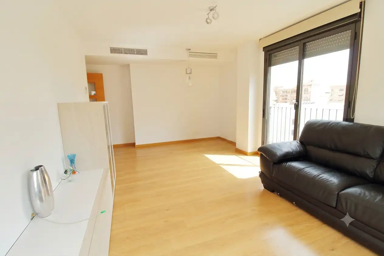 Living room of Flat for sale in Valencia  with Air Conditioner, Parquet flooring and Balcony