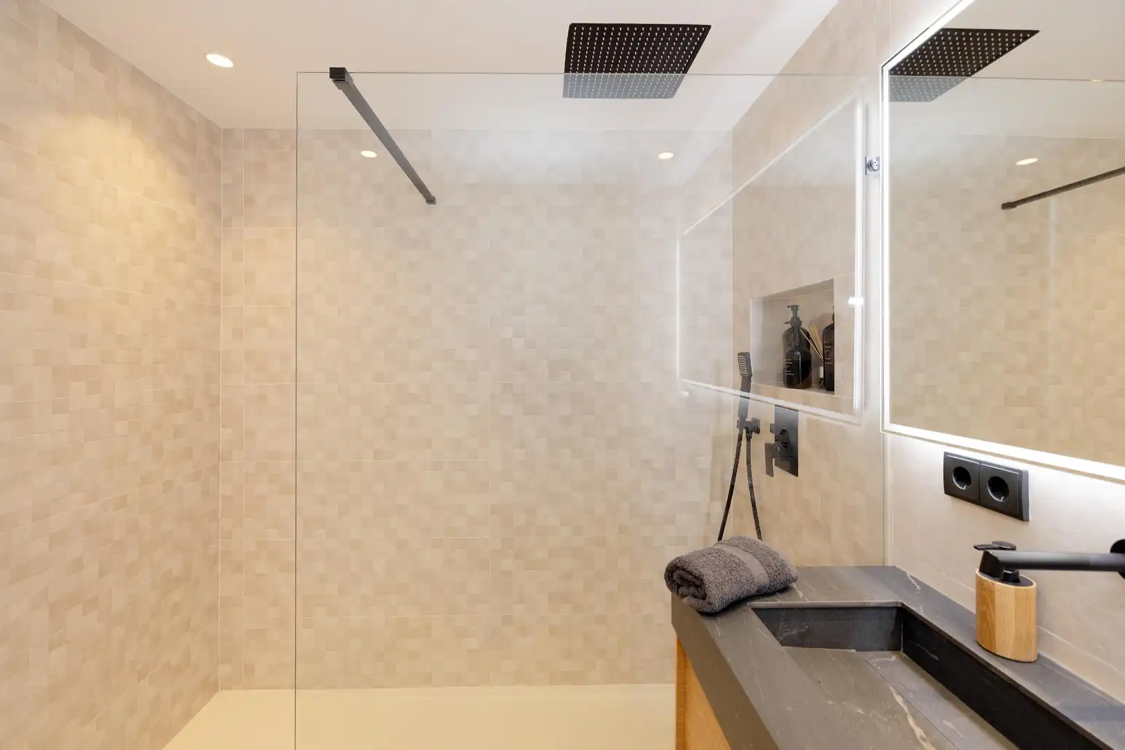 Baño de Ático en venta en Marbella con Aire acondicionado, Calefacción y Terraza