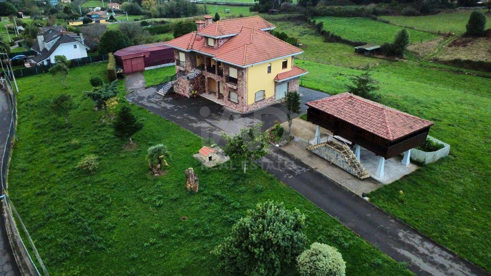 Casa o xalet en venda en Avilés amb Calefacció
