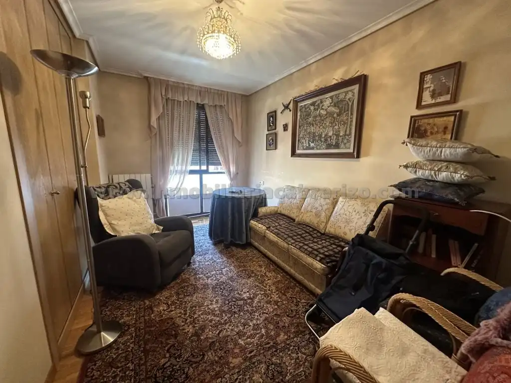 Sala de estar de Piso en venta en  Logroño con Calefacción, Parquet y Terraza