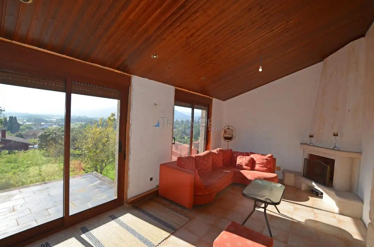 Sala de estar de Finca rústica en venta en O Rosal   con Calefacción, Jardín privado y Terraza