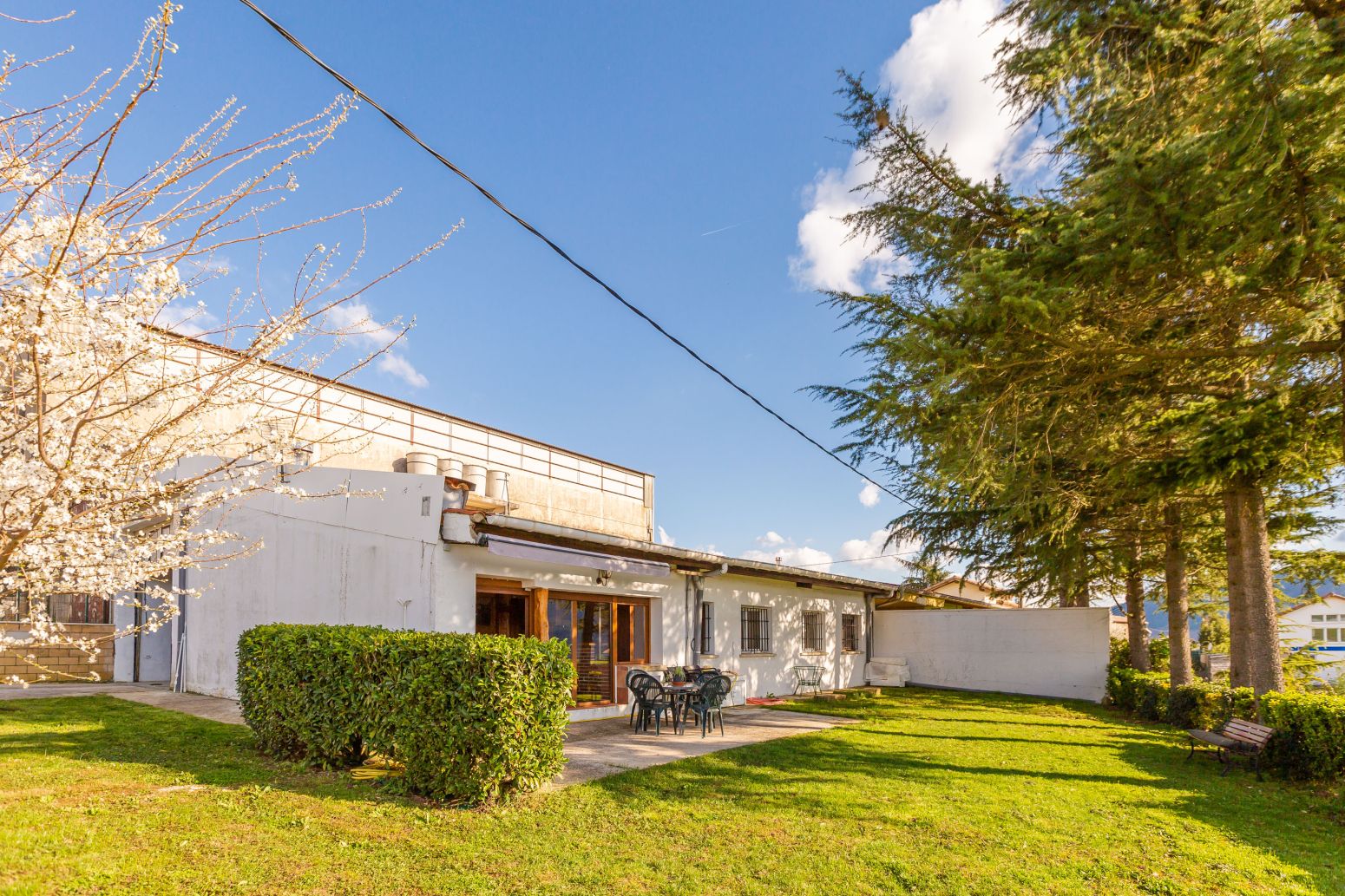 Vista exterior de Casa adosada en venta en Lónguida / Longida con Calefacción, Jardín privado y Parquet