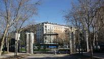 Vista exterior de Pis en venda en  Madrid Capital amb Calefacció, Terrassa i Piscina comunitària