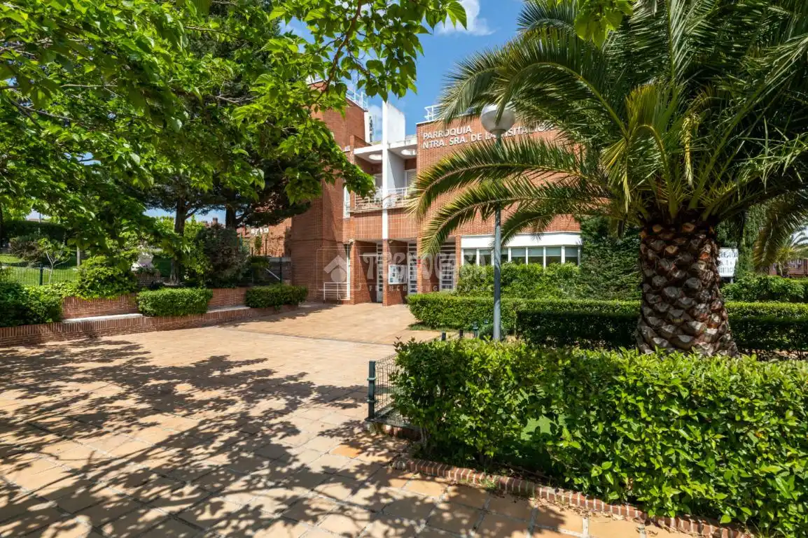 Vista exterior de Piso en venta en Las Rozas de Madrid con Calefacción, Terraza y Trastero