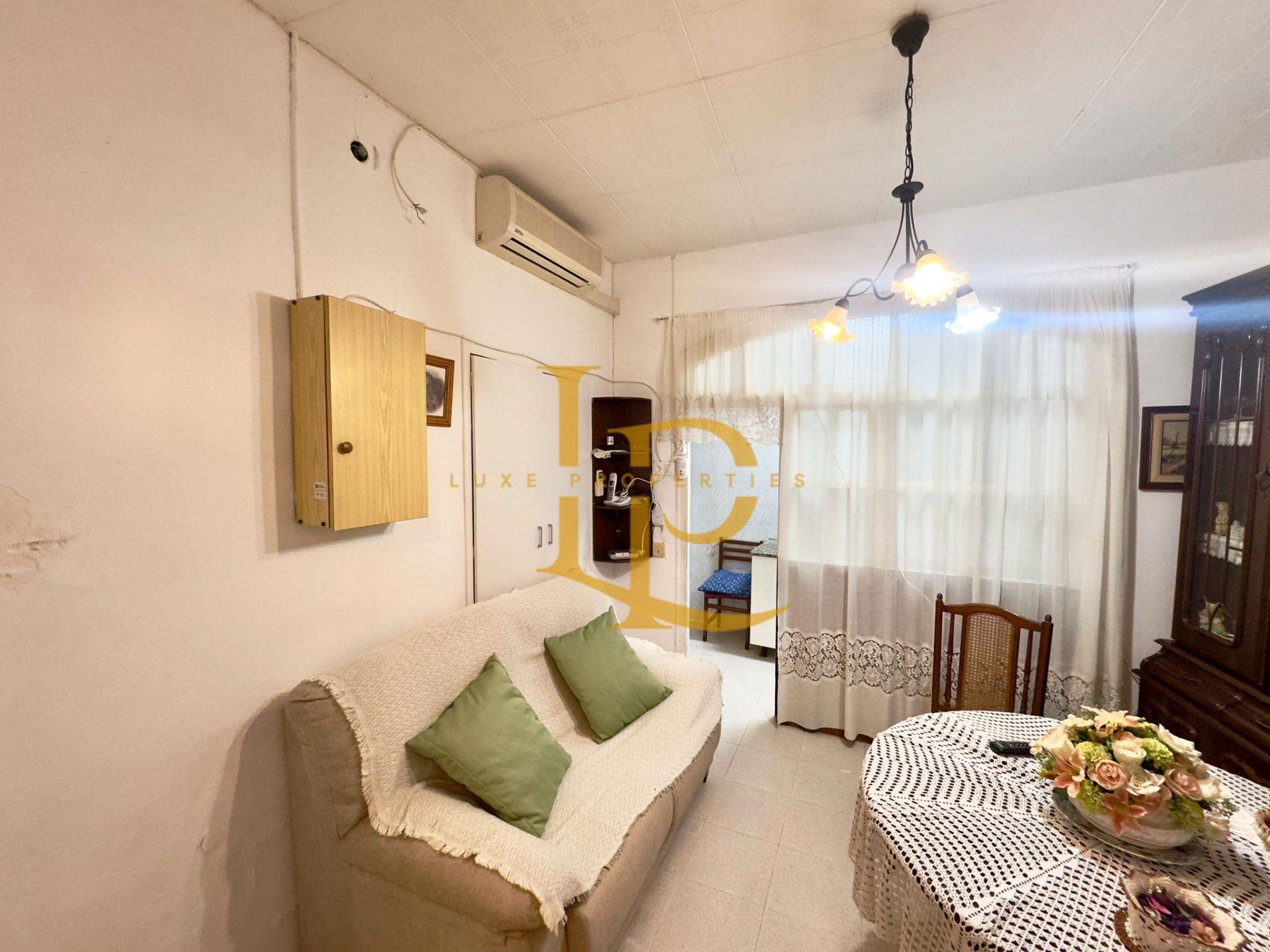 Living room of Flat for sale in  Barcelona Capital  with Heating and Oven