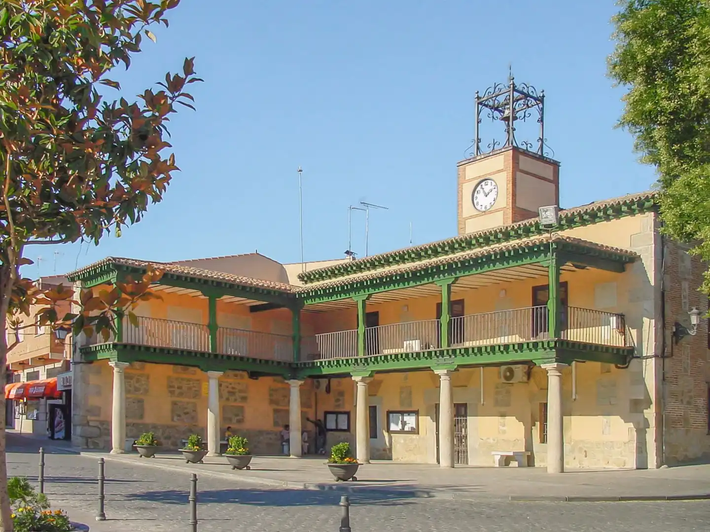 Vista exterior de Piso en venta en Villa del Prado con Aire acondicionado, Trastero y Balcón