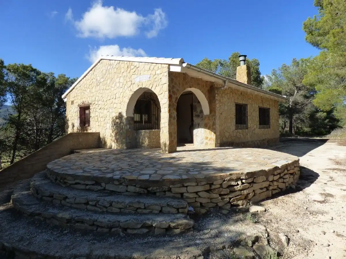 Vista exterior de Casa o xalet en venda en Torremanzanas / La Torre de les Maçanes amb Jardí privat i Terrassa