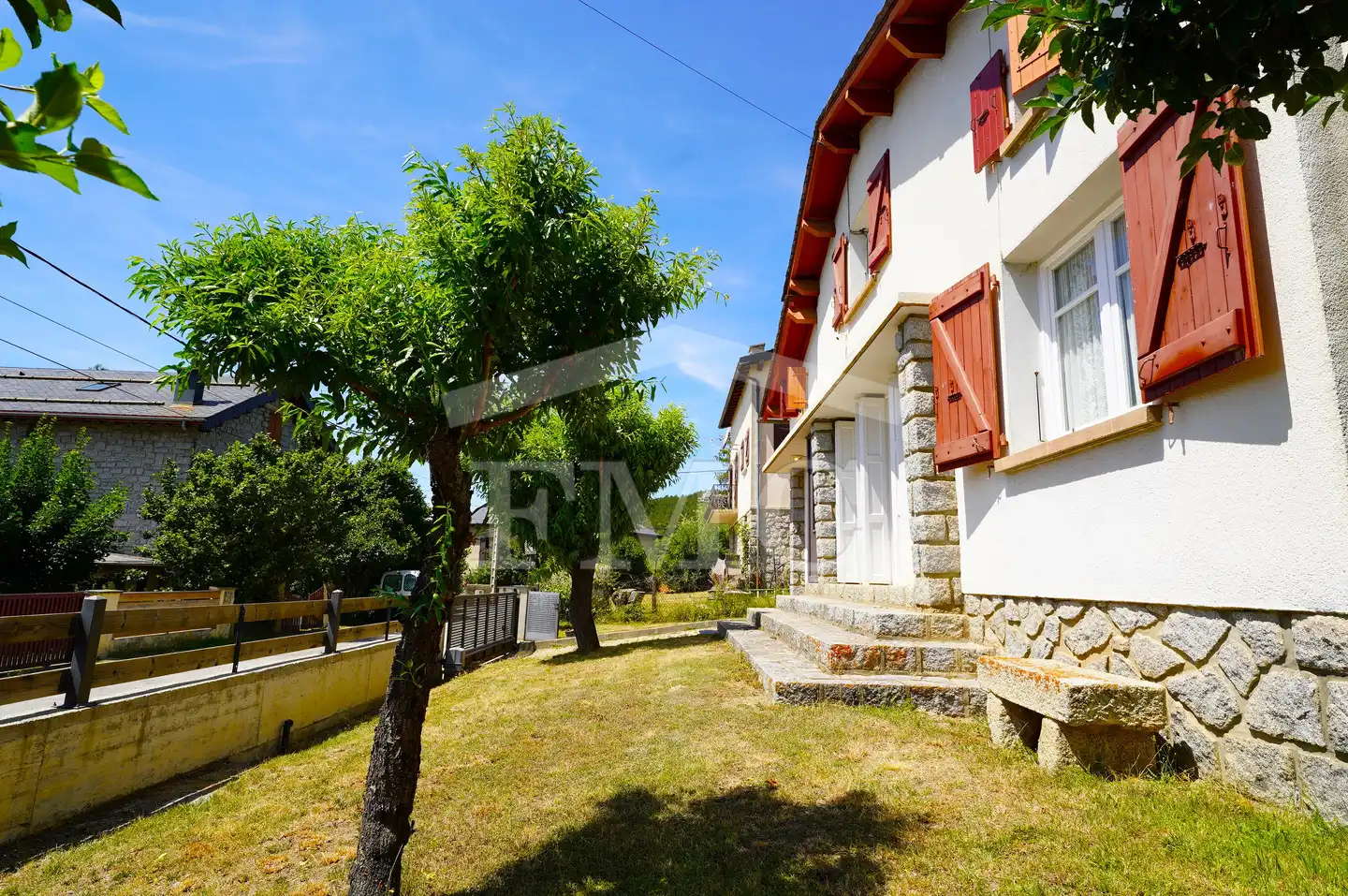 Casa con jardín en venta en Carrer Dels Vignals 8, imagen 2