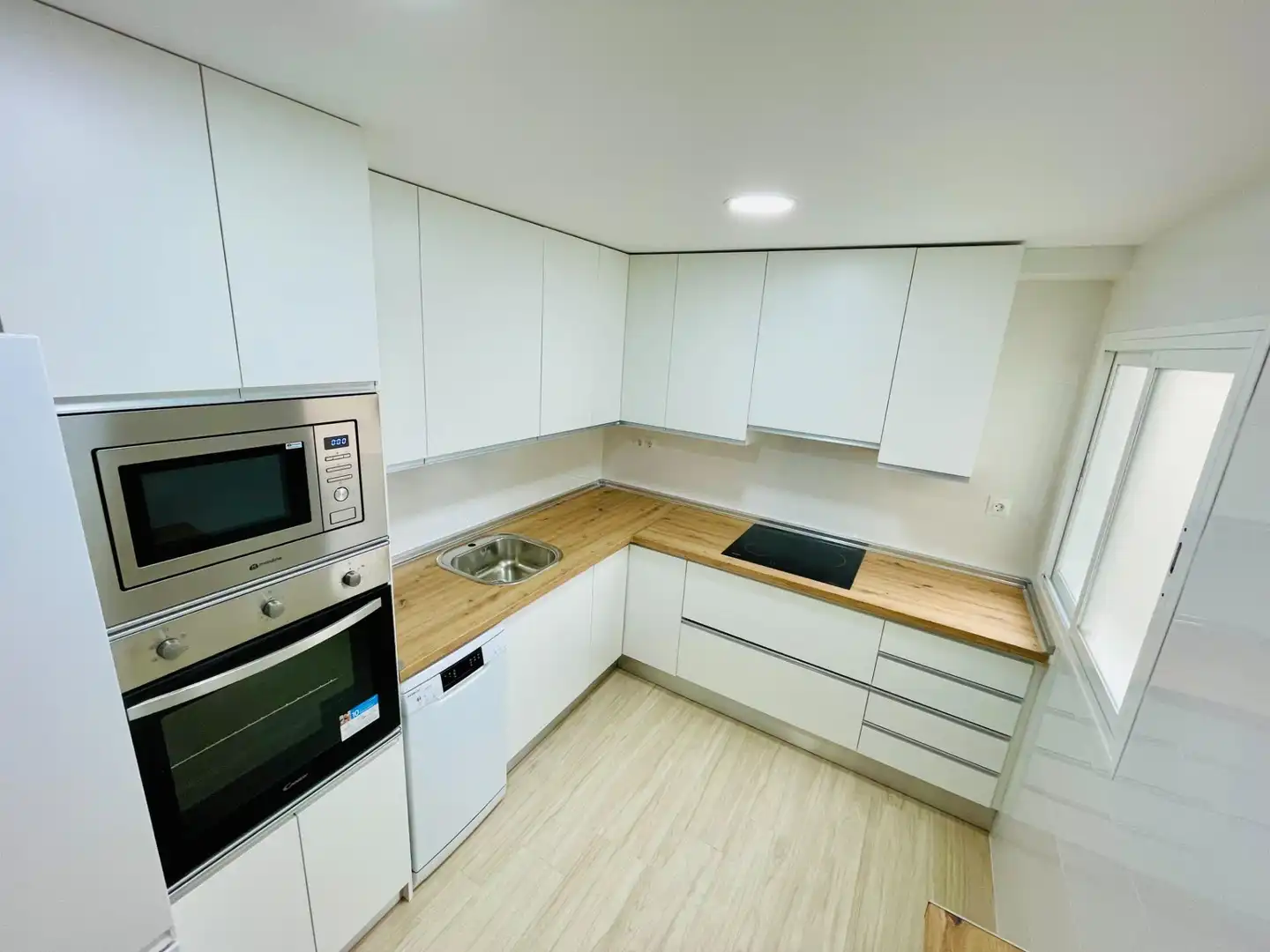 Küche von Wohnung zur Miete in Córdoba mit Klimaanlage, Heizung und Terrasse