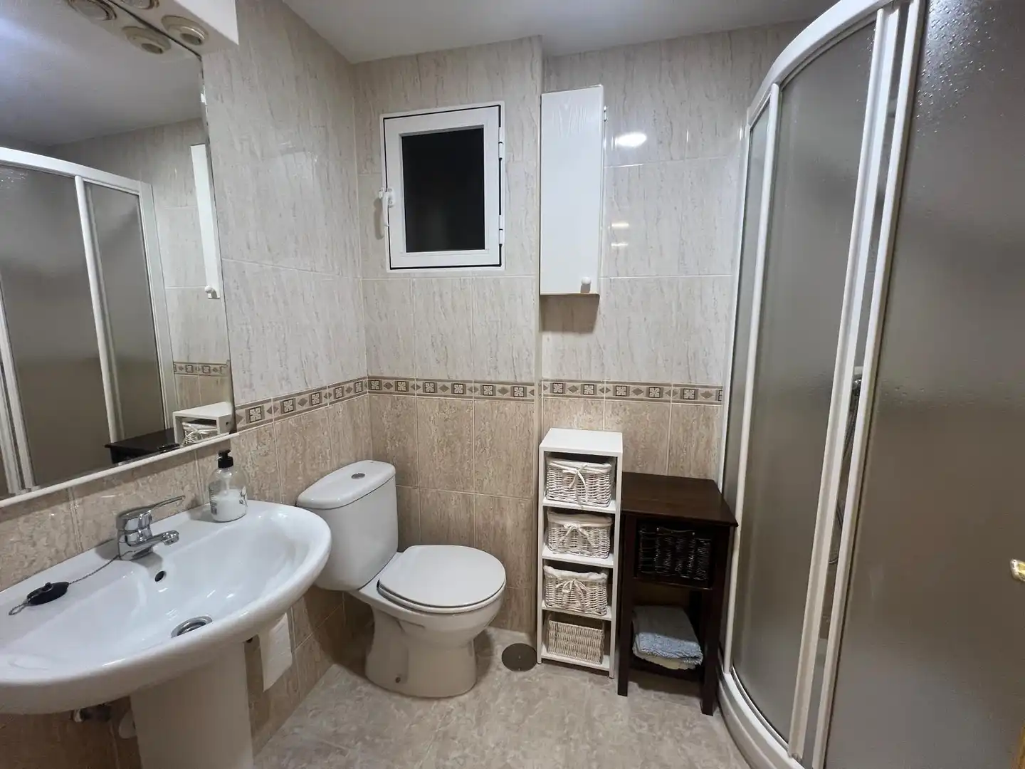 Bathroom of Flat for rent in Plasencia  with Air Conditioner, Terrace and Furnished