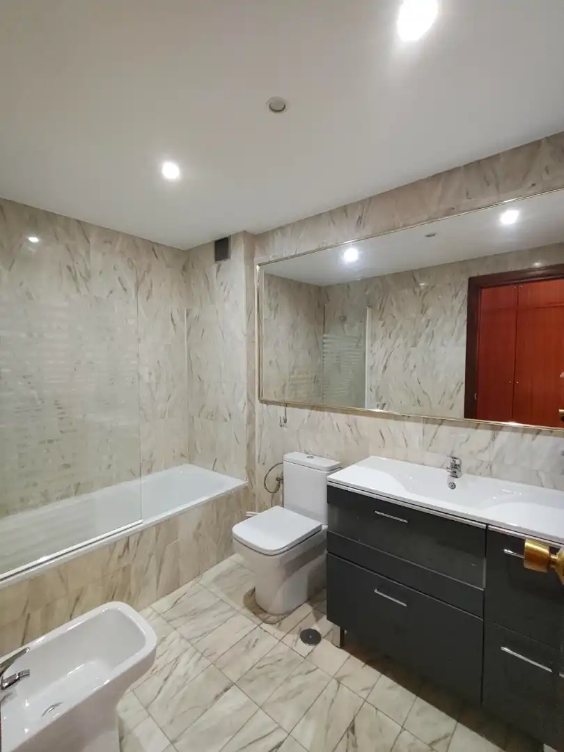 Bathroom of Flat for rent in Getafe  with Air Conditioner, Heating and Parquet flooring