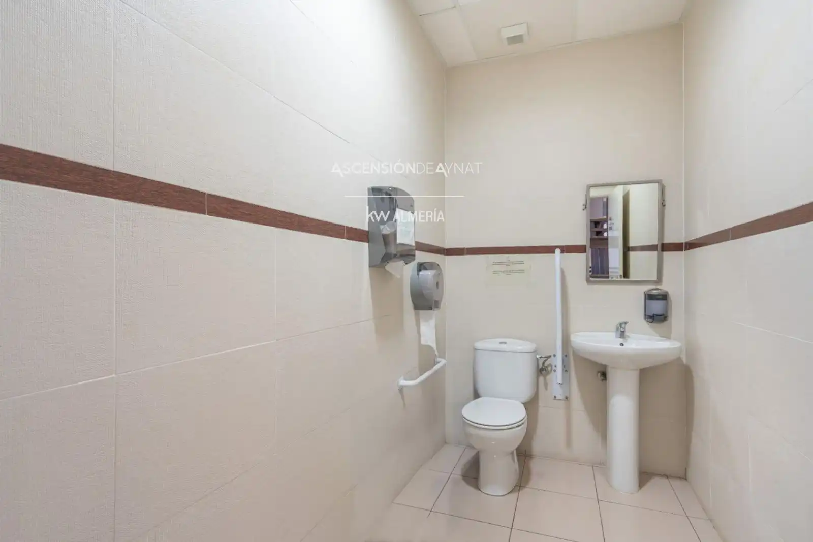 Bathroom of Buildings for sale in Vera