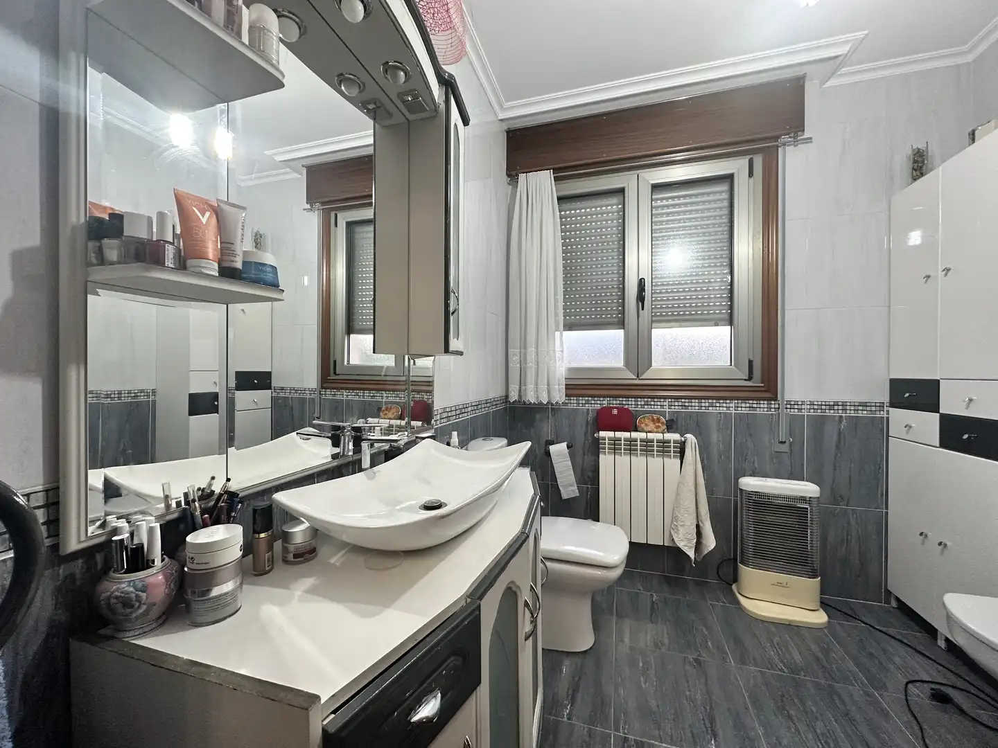 Baño de Casa o chalet en venta en O Carballiño   con Calefacción, Jardín privado y Parquet