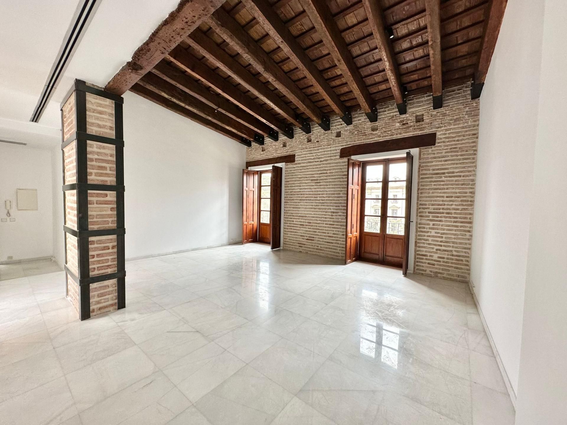 Flat to rent in  Valencia Capital  with Air Conditioner, Heating and Balcony