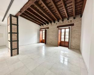 Flat to rent in  Valencia Capital  with Air Conditioner and Balcony