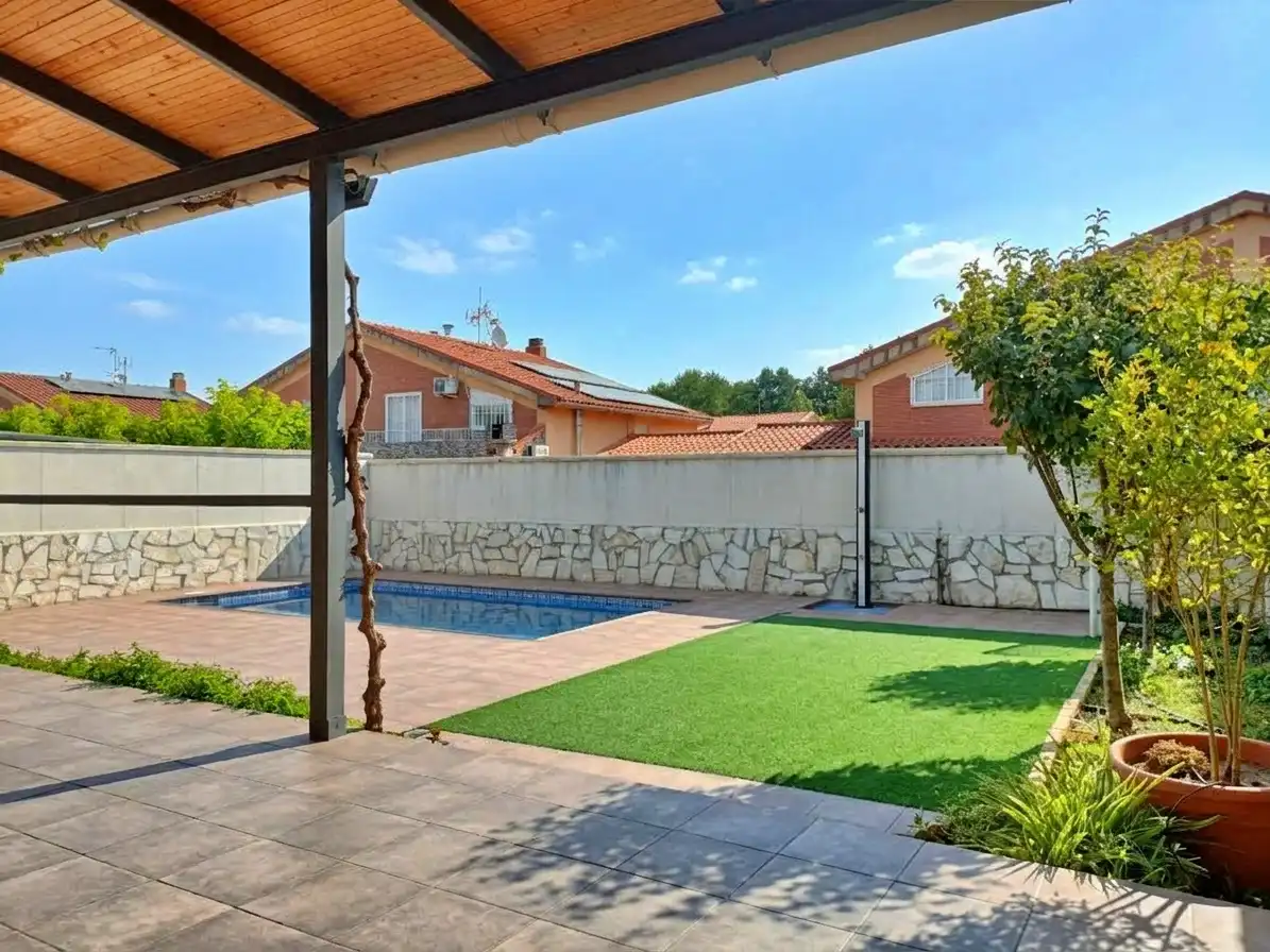 Casa aparellada amb piscina en venda a Pozo de Guadalajara, imagen 3