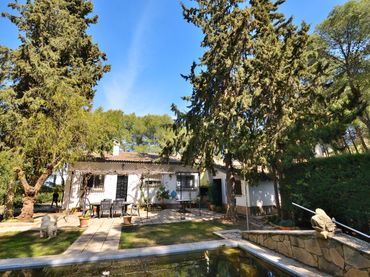 Casa rústica amb piscina en venda a Partidas Norte