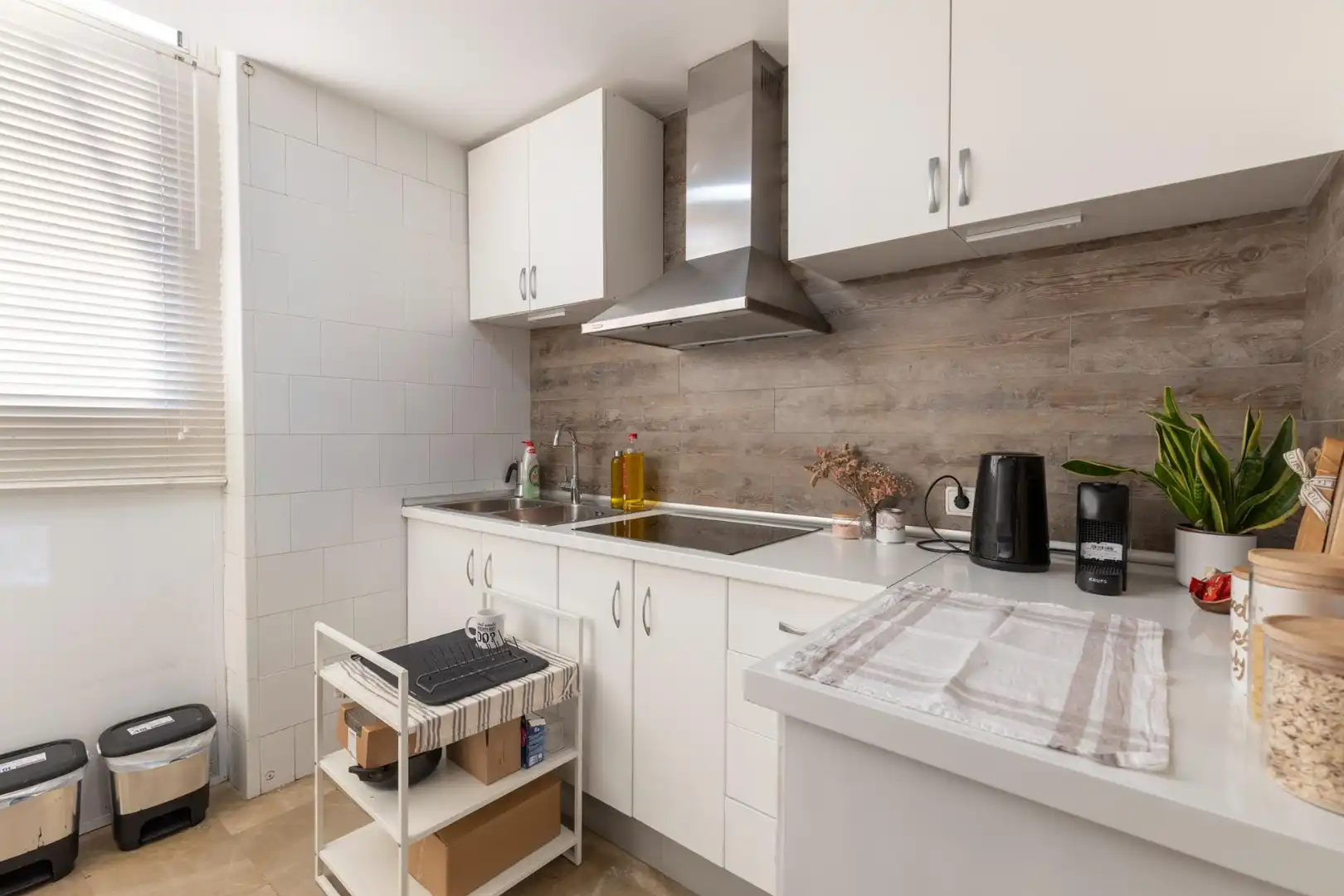 Kitchen of Flat for sale in Granada  with Balcony and Community pool