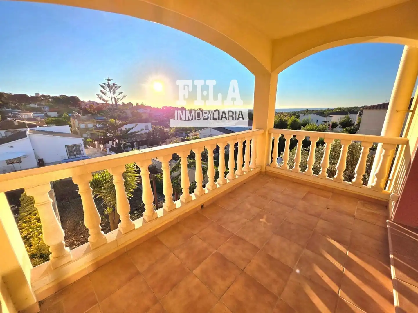 Casa aparellada amb jardí en venda a La Pobla de Montornès, imagen 2