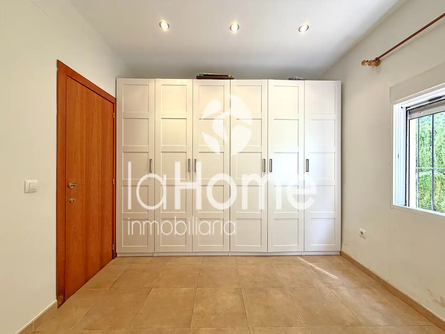 Schlafzimmer von Haus oder Chalet zum Verkauf in Paterna mit Klimaanlage, Privatgarten und Terrasse