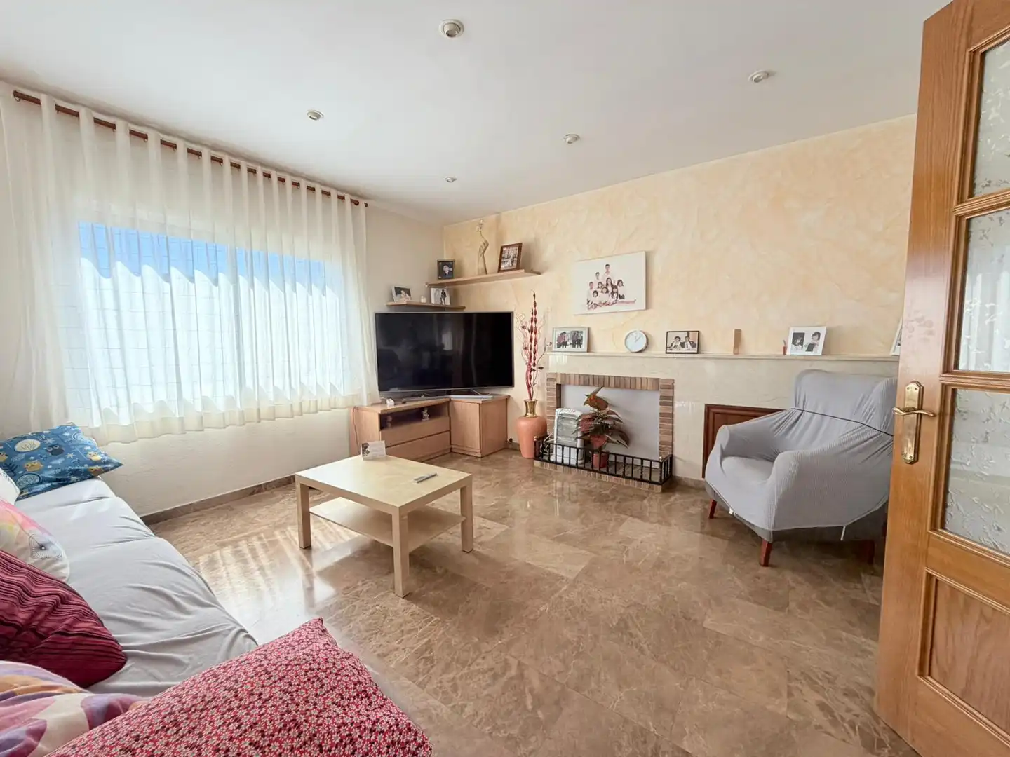 Living room of Houses for sale in Terrassa  with Air Conditioner, Heating and Terrace