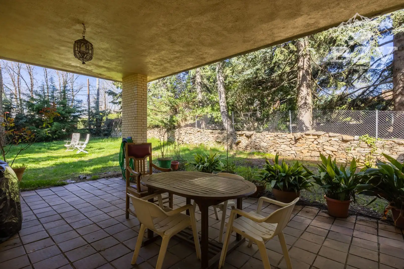 Terrassa de Casa o xalet en venda en Miraflores de la Sierra amb Calefacció, Jardí privat i Traster