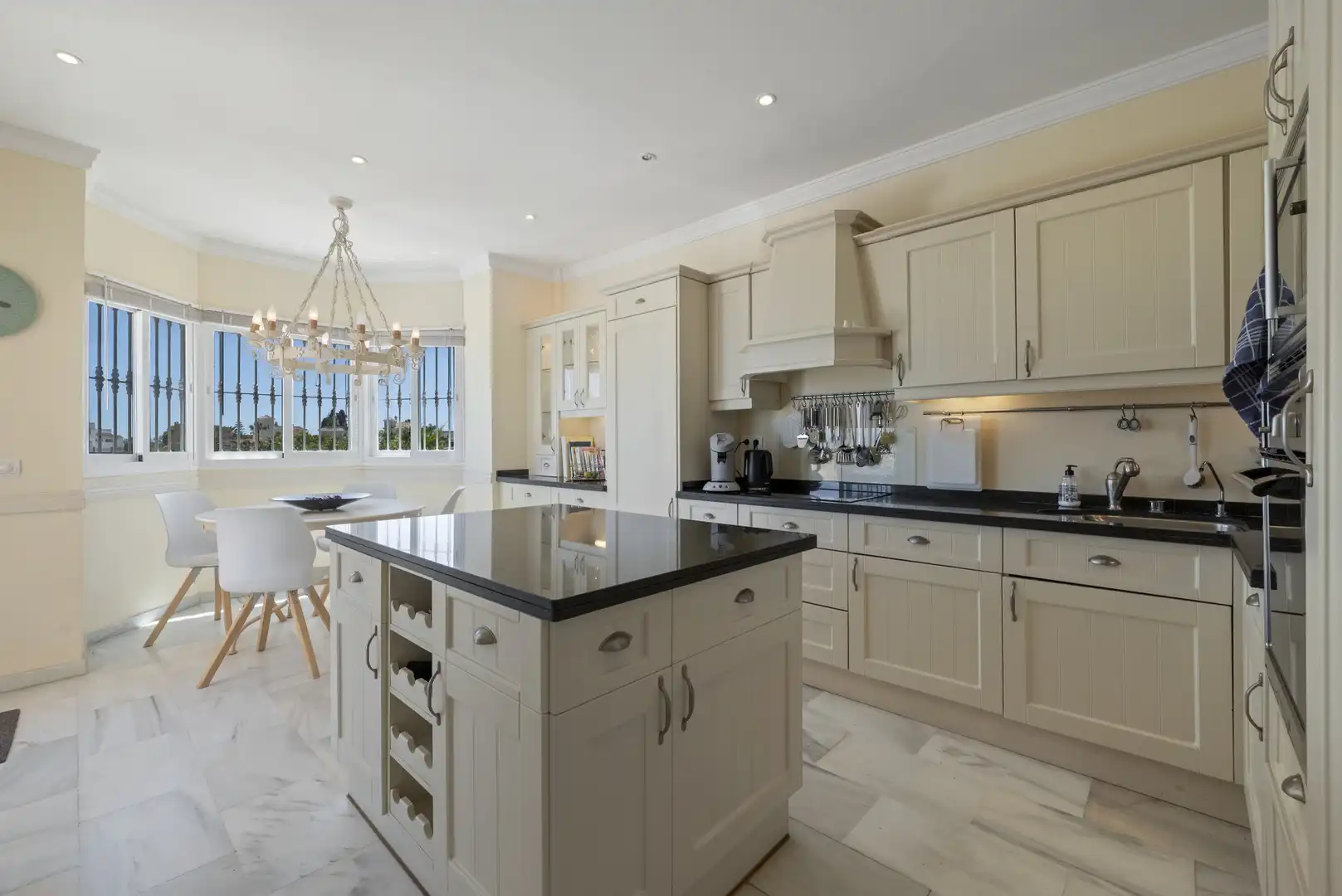 Cocina de Casa o chalet en venta en Mijas con Aire acondicionado, Jardín privado y Terraza
