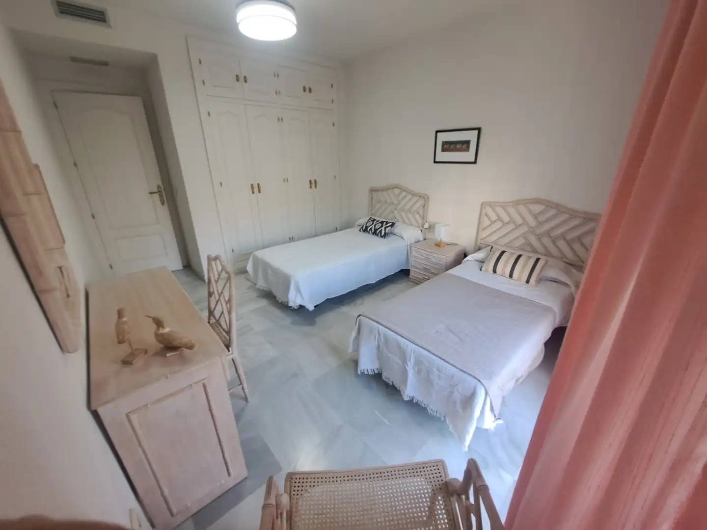 Schlafzimmer von Wohnung zur Miete in Marbella mit Klimaanlage, Heizung und Terrasse