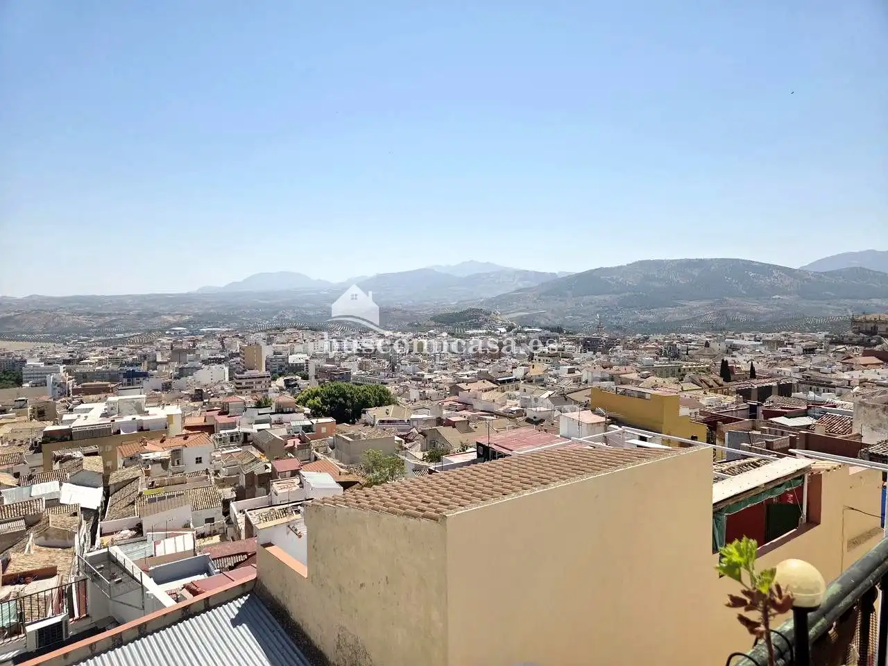 Vista exterior de Casa adosada en venda en Jaén amb Aire condicionat, Terrassa i Moblat