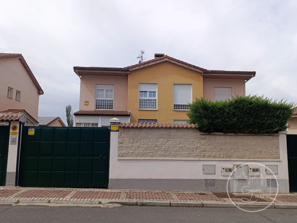 Vista exterior de Casa o chalet en venta en Ávila Capital